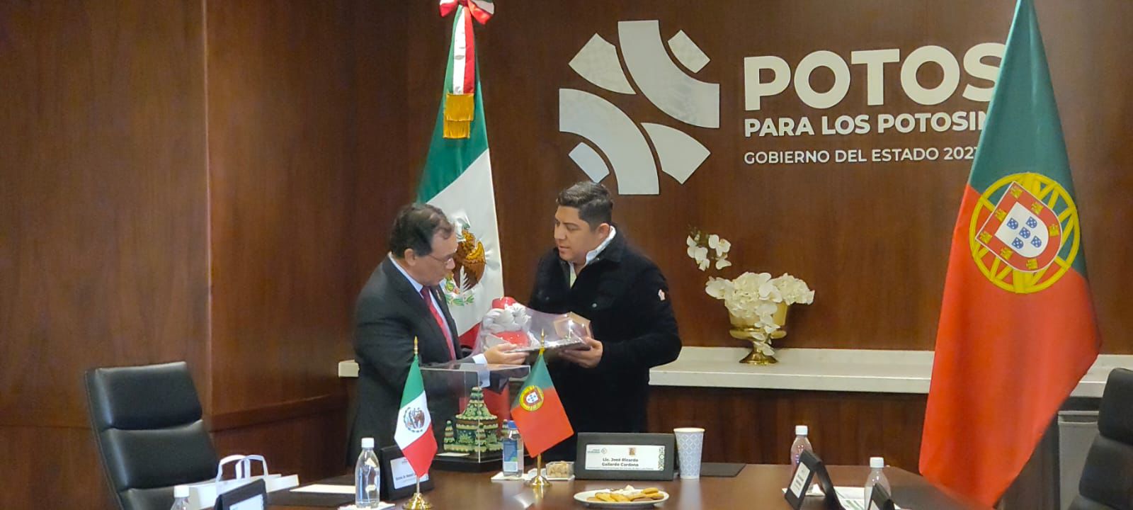 Ricardo Gallardo promueve a San Luis Potosí ante el embajador de Portugal