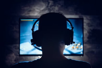 Videojuegos desplazan a los bares como principal espacio social para hombres Gen Z en Australia