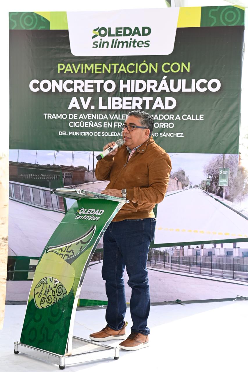 Con concreto hidráulico, alcalde Juan Manuel Navarro renueva avenida Libertad en El Morro
