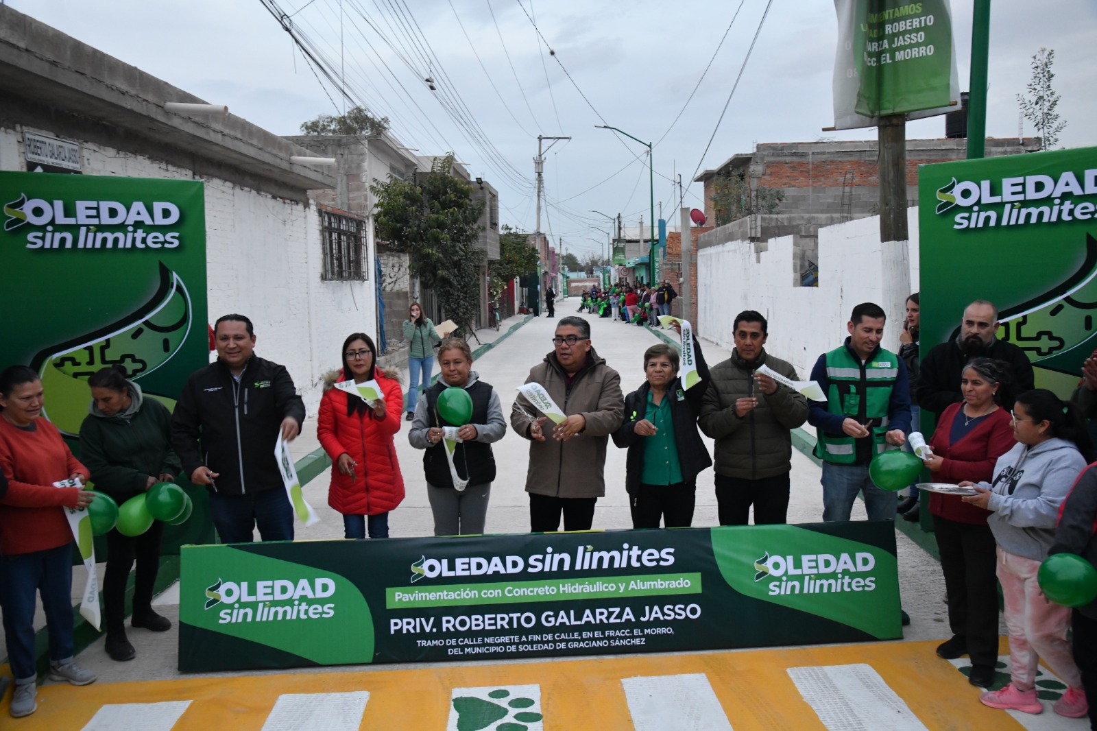 Inaugura alcalde Juan Manuel Navarro pavimentación y alumbrado de privada Roberto Galarza