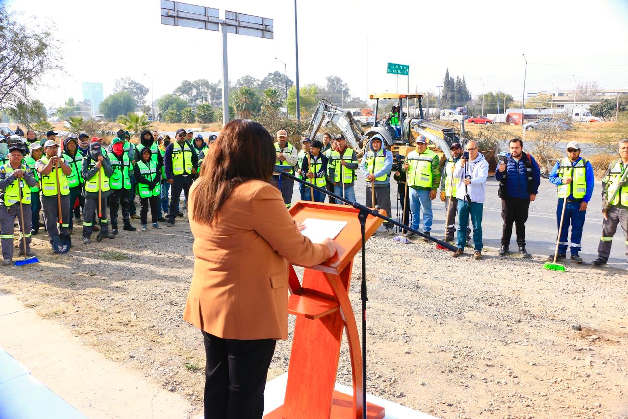 Inicia Villa de Pozos y SEDUVOP limpieza integral de laterales de la 57