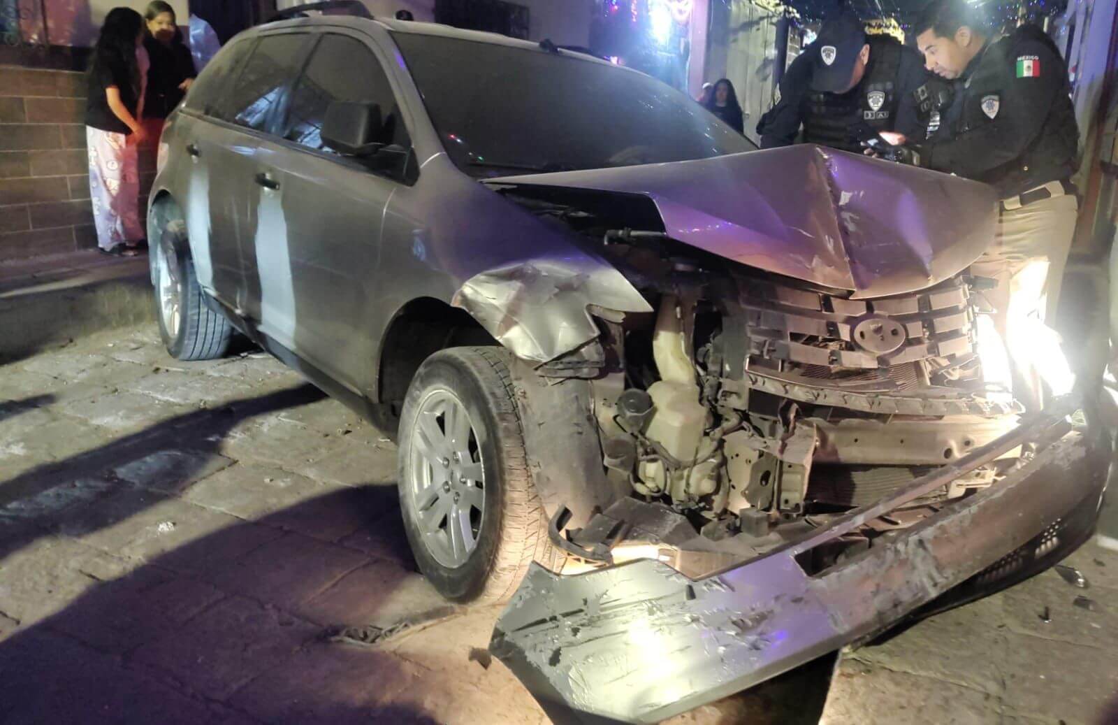 Policía Vial detiene a hombre por conducción temeraria y daños a varios vehículos en Zona Centro