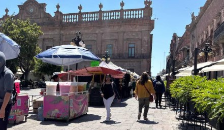 Retiran diario hasta 30 ambulantes irregulares en el Centro Histórico