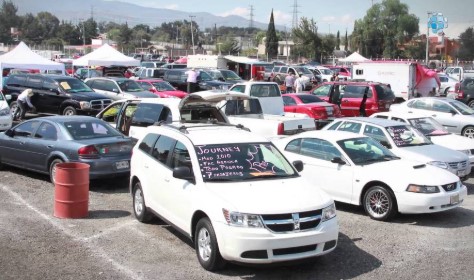 Sin regularización y en la mira: alertan posible cacería contra dueños de autos “chocolate”