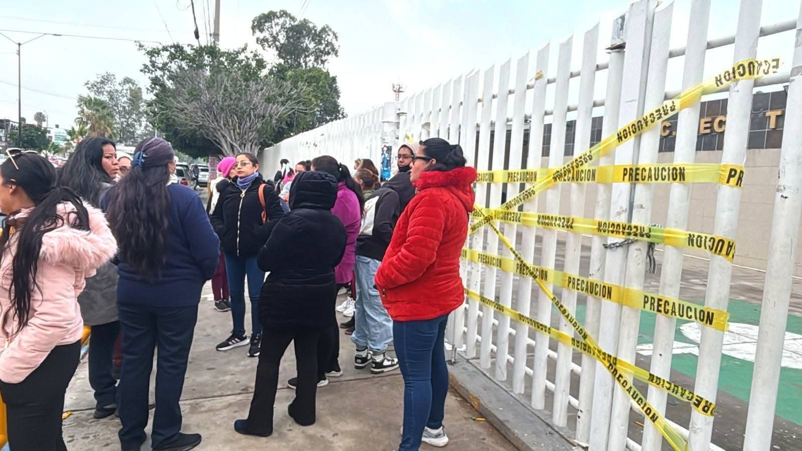 Toman secundaria en Valle Dorado: padres acusan injusticia y “castigo” a directivos por caso de bullying