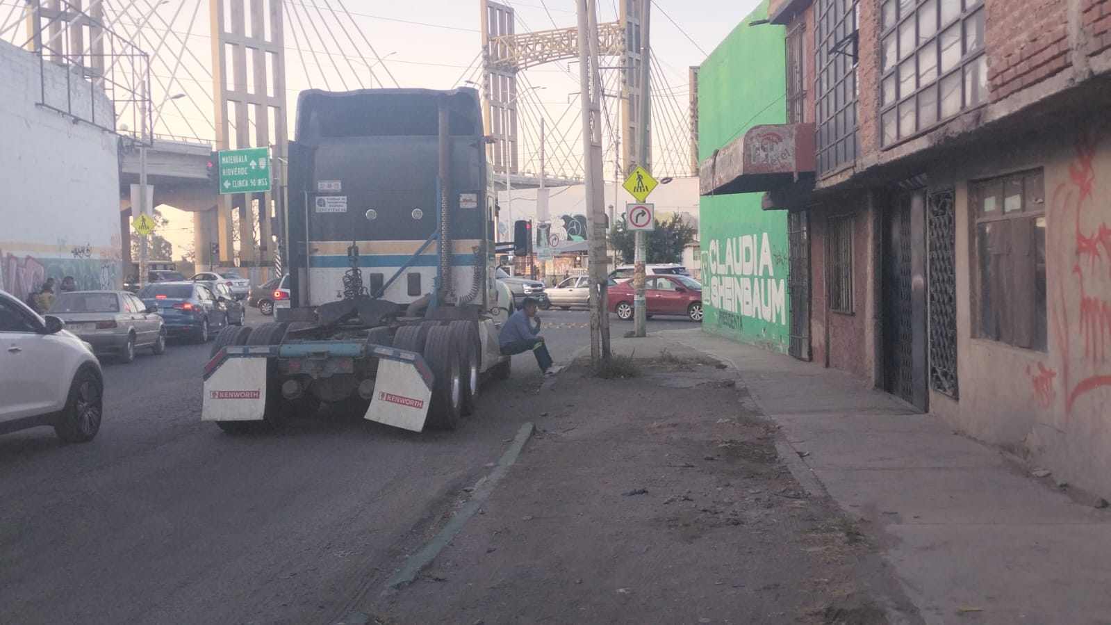 Guardia civil municipal de Villa de Pozos recupera tractocamión robado en carretera 57