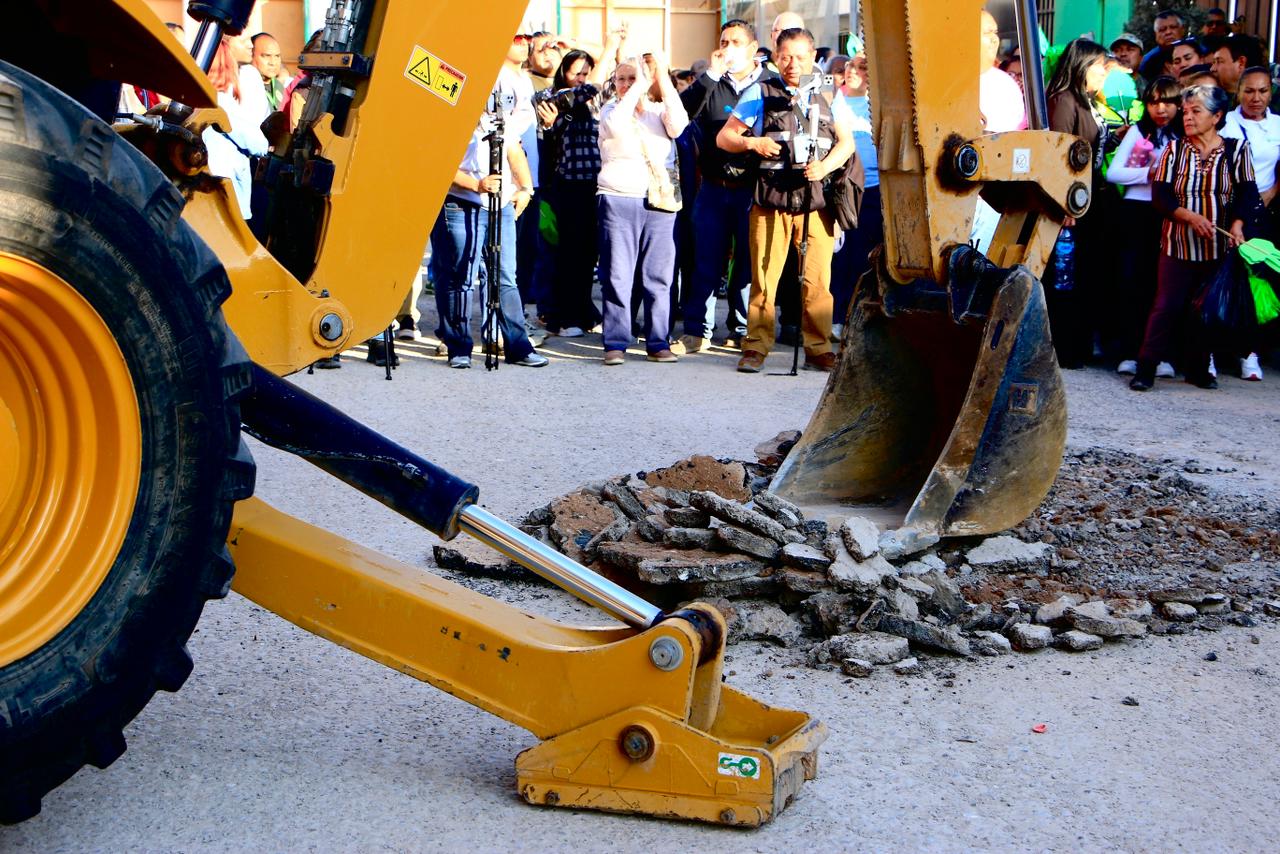 Paty Aradillas arrancó la rehabilitación integral integral calle 101, en el Palmar