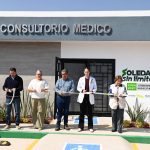 Juan Manuel Navarro acerca agua purificada y atención médica a familias del sector norte de Soledad