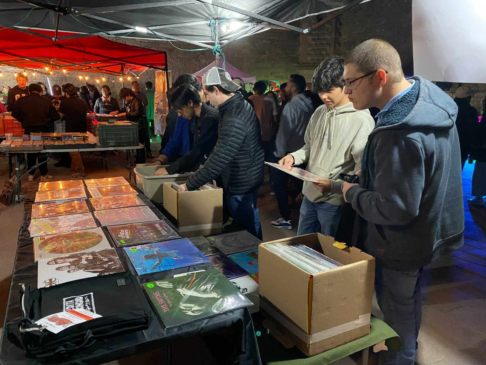 Noche de Vinilos By Vinyl Box en el Carrington