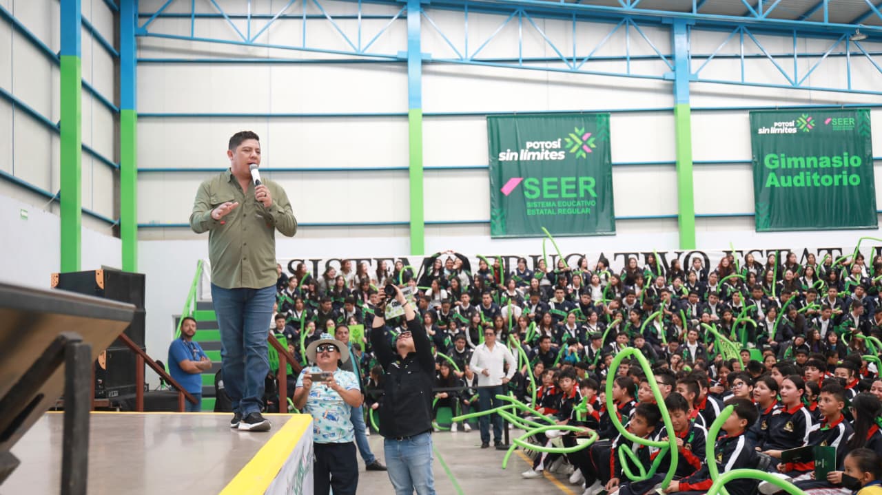 Ricardo Gallardo garantiza protección a estudiantes contra accidentes