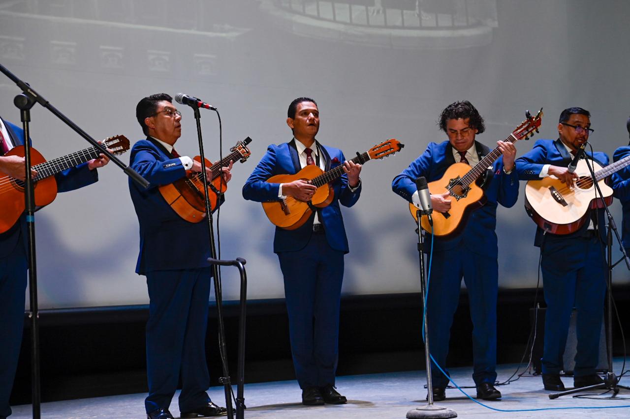 "Soledad le canta al amor" se lleva a cabo con éxito en una gran velada familiar