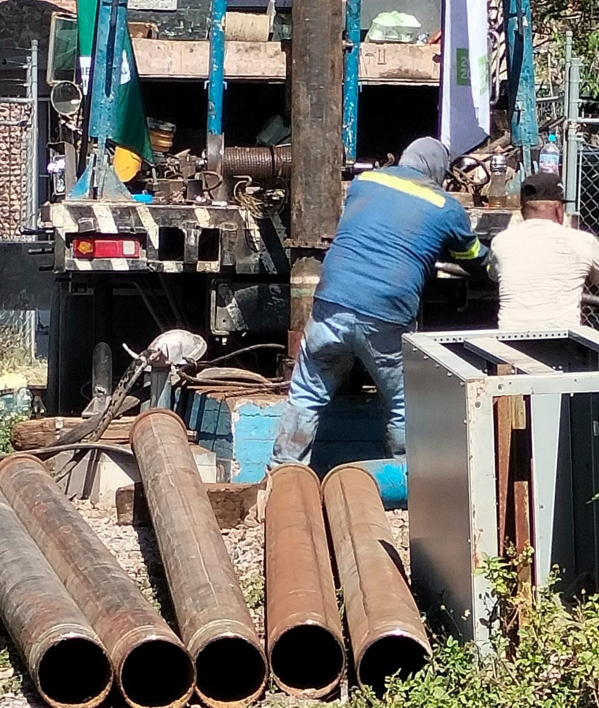 Ayuntamiento de Soledad repara bomba de pozo de Interapas en colonia Benito Juárez