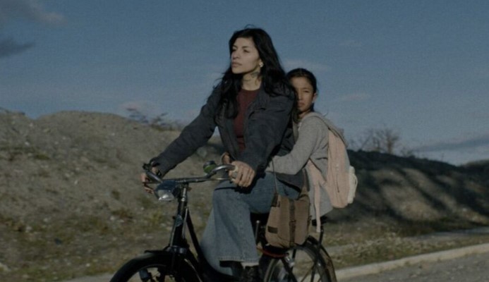 Cazzu debuta en el cine con ‘La risa y la cabina del viento’, premiada en Mar del Plata