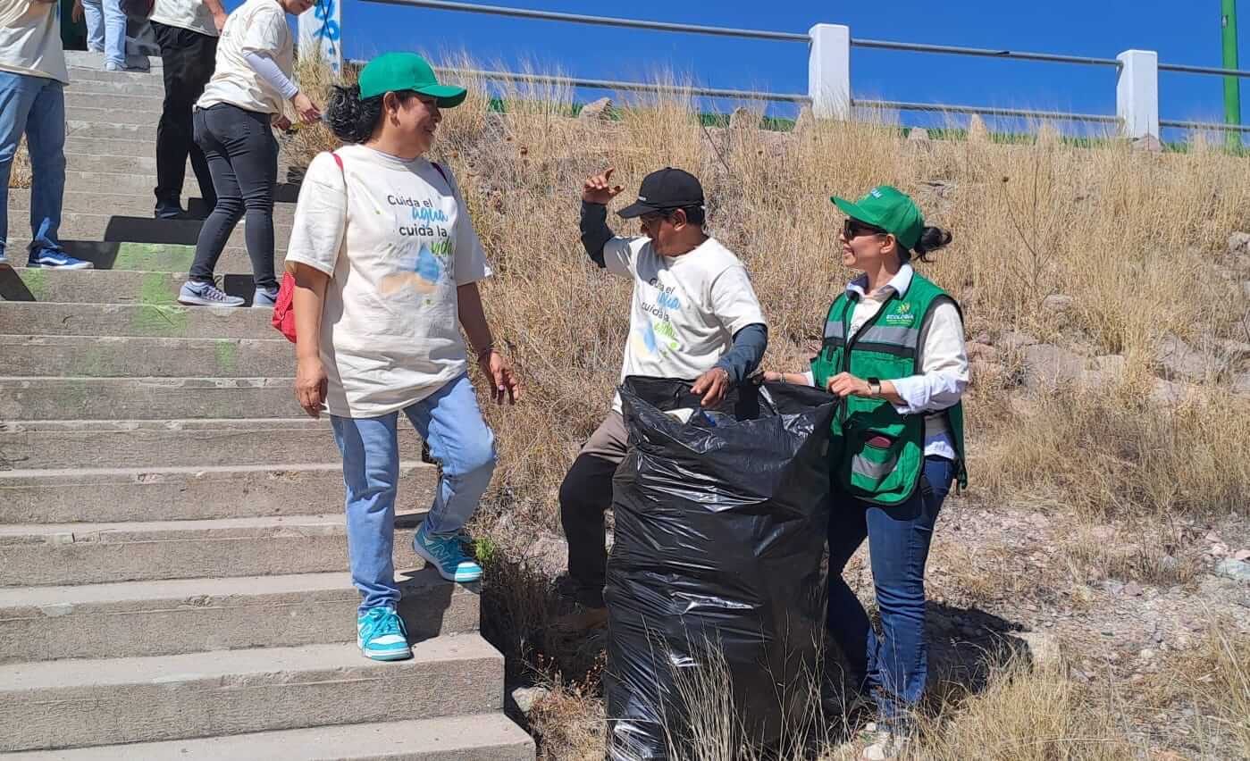 Estado realiza limpieza en presa el peaje por el día mundial del agua