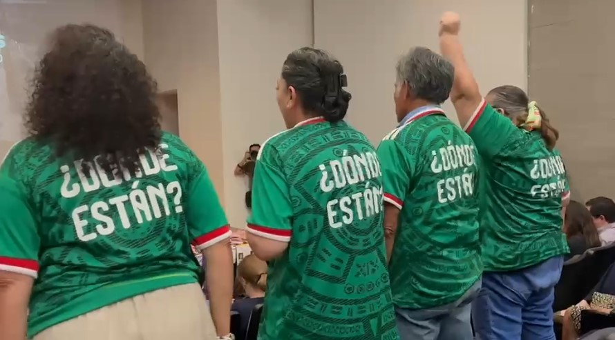 Buscadoras protestan con playeras de la selección Mexicana mientras la CIDH exhibe crisis de desapariciones en México