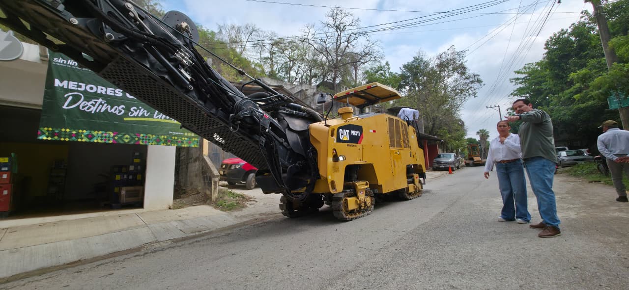 Gobierno estatal inicia nuevo camino Comoca-Axtla en Axtla de Terrazas