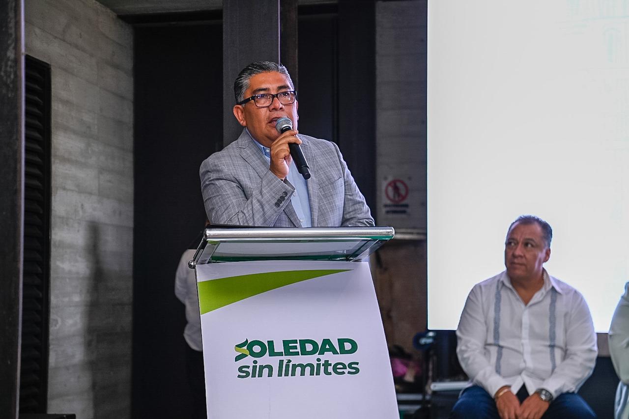 Juan Manuel Navarro reconoce al magisterio por su destacada labor en la formación estudiantil