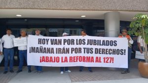 Jubilados de la CFE se plantan en SLP: advierten recorte brutal a pensiones por reforma al artículo 127