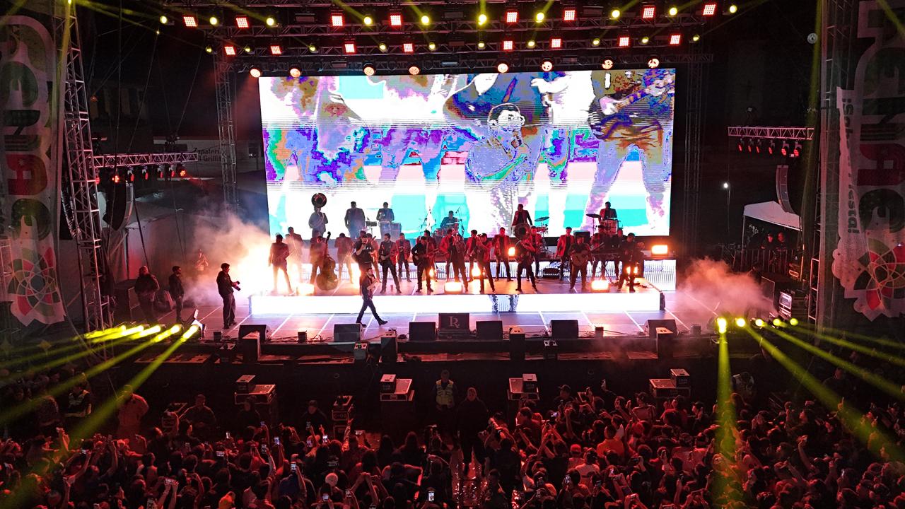 Luis R Conriquez escribe espectacular, prendida y  multitudinaria noche en la FENAE