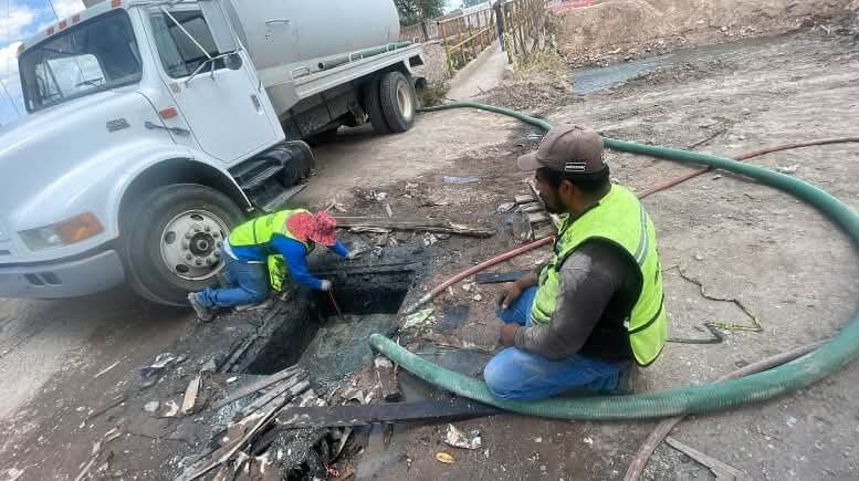 Refuerzan acciones de desazolve en colonias de Villa de Pozos
