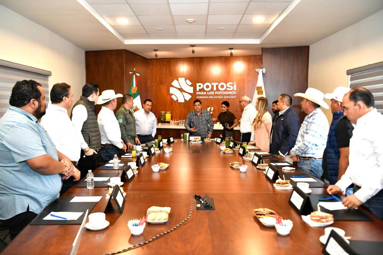 Ricardo Gallardo acuerda aumento de policías municipales con alcaldes del altiplano