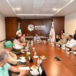 Ricardo Gallardo acuerda reforzar a policías municipales con alcaldes de la zona media