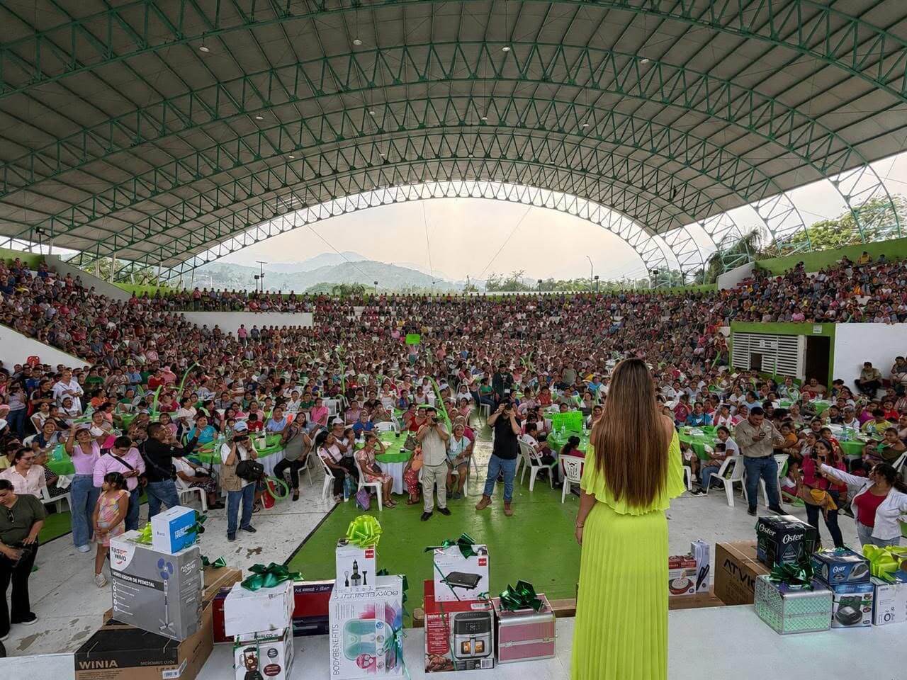 Ruth González celebra el día de las madres junto a miles de mujeres huastecas