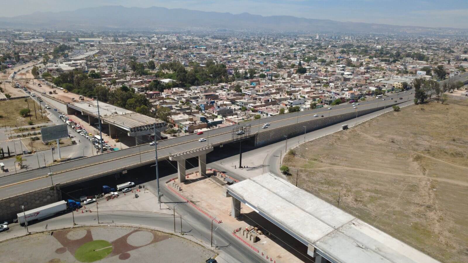 Se extienden cierres en el puente superior vehicular valle de los fantasmas