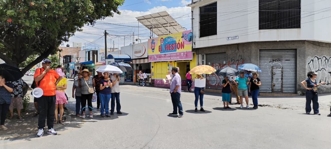 Vecinos de varias colonias protestan por falta de agua en San Luis Potosí