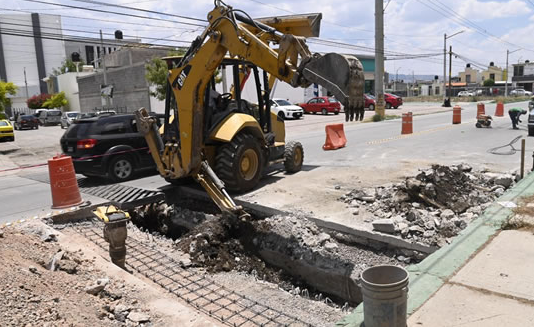 Ayuntamiento de Soledad atiende deterioro de alcantarillas para la seguridad vial