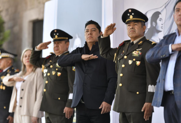 Ricardo Gallardo participa en toma de protesta del nuevo comandante de la doceava zona militar