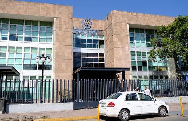 Entre denuncias de persecución y amenazas a periodistas, la Fiscalía niega huelga de hambre de Christian Herrera