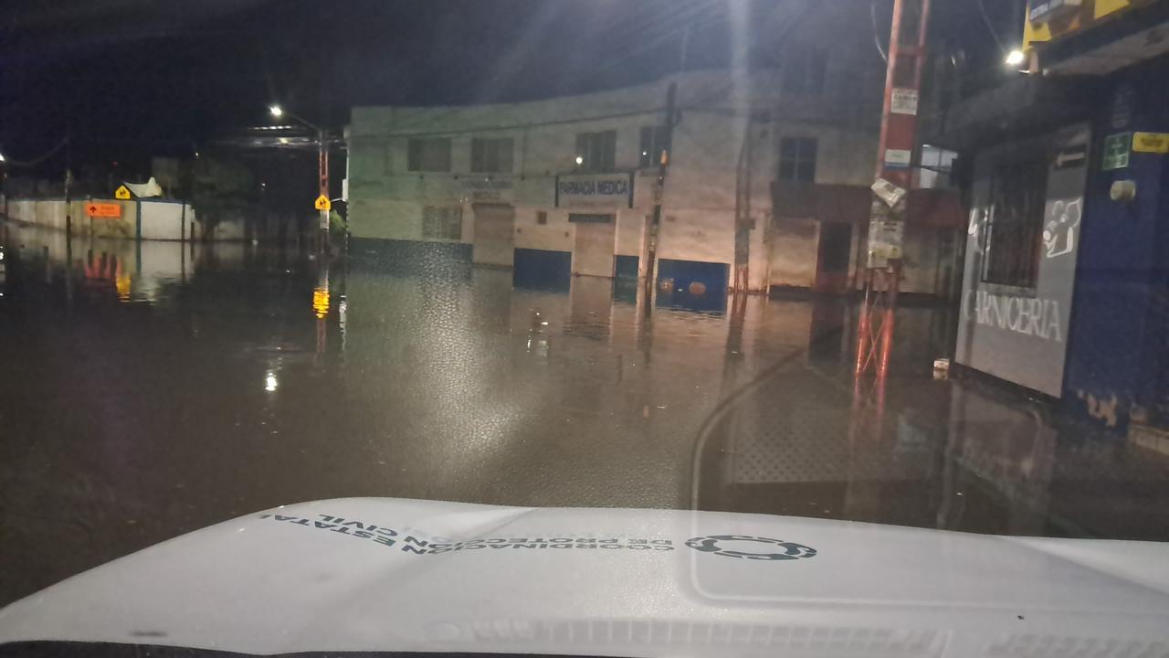 Gobierno estatal refuerza atención a te lluvias en SLP