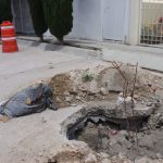 ¡Reparan la fuga y abandonan el problema! Interapas deja hoyi desde hace cuatro meses en Jardines del Sur