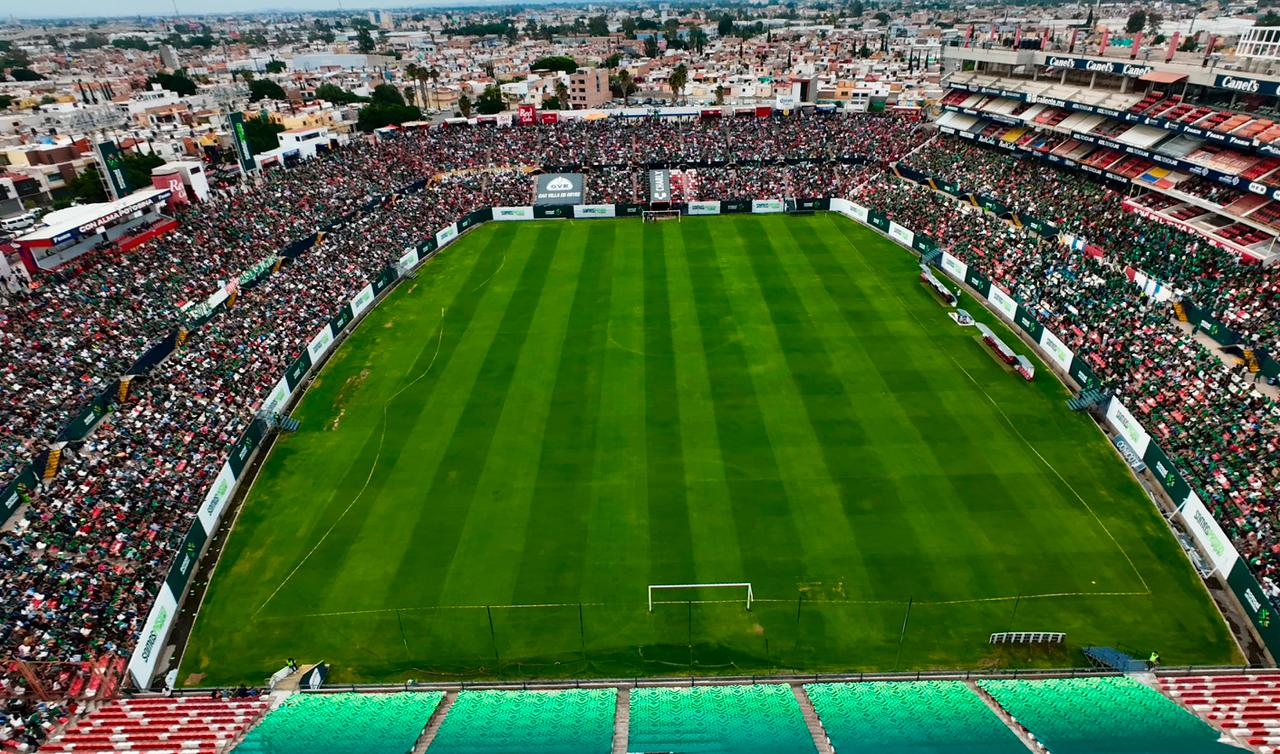 Junto a 22 mil aficionados, Ricardo Gallardo vivió otra gran fiesta futbolera en San Luis Potosí