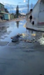 Habitantes de la colonia Pedrosa exigen a Interapas y al Ayuntamiento solución definitiva a inundaciones de aguas residuales