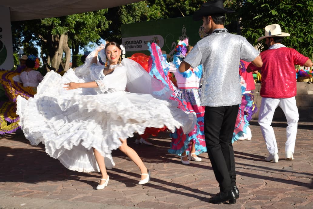 Con música, tradición y color, más de 350 bailarines dieron vida al festival “sones de mi tierra” en Soledad