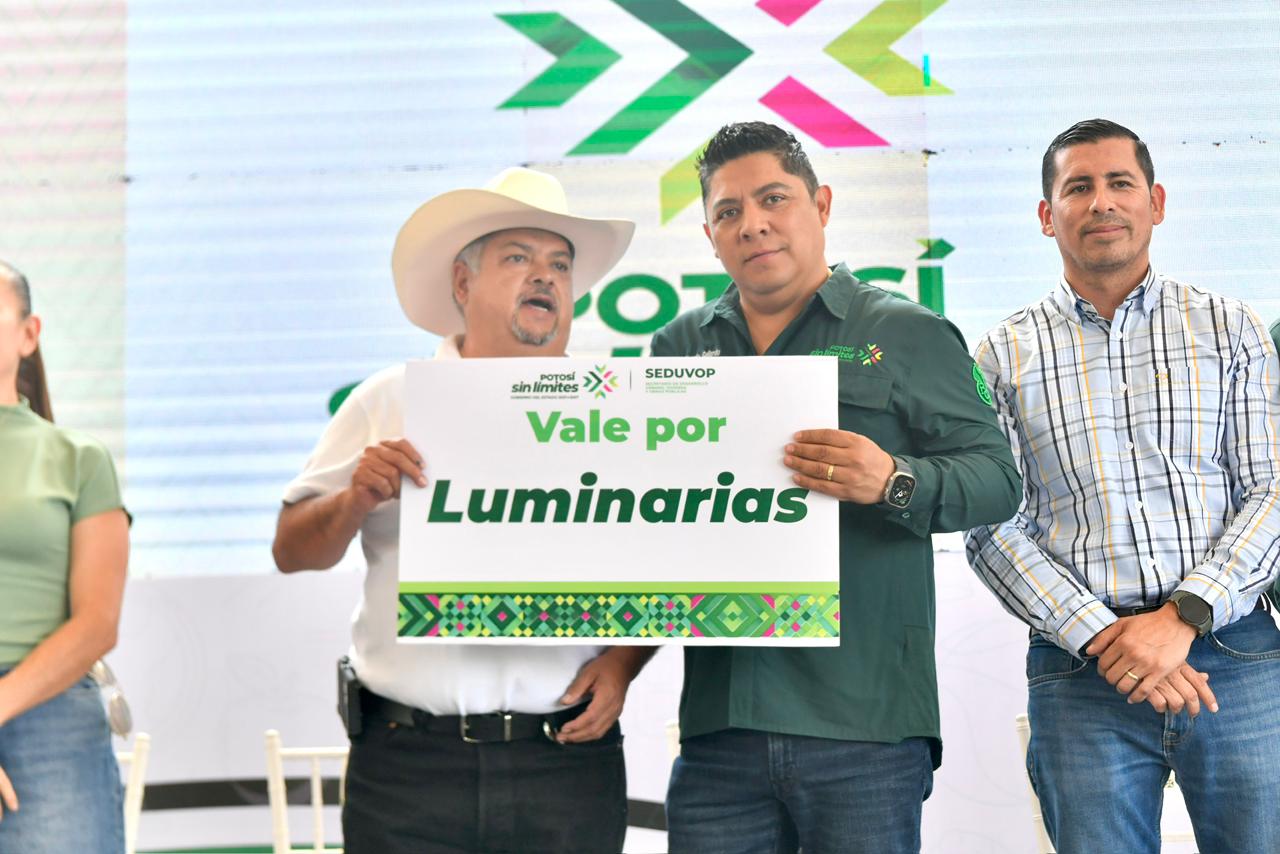 El Gobernador del estado, Ricardo Gallardo Cardona entrega apoyos escolares e infraestructura en San Ciro de Acosta