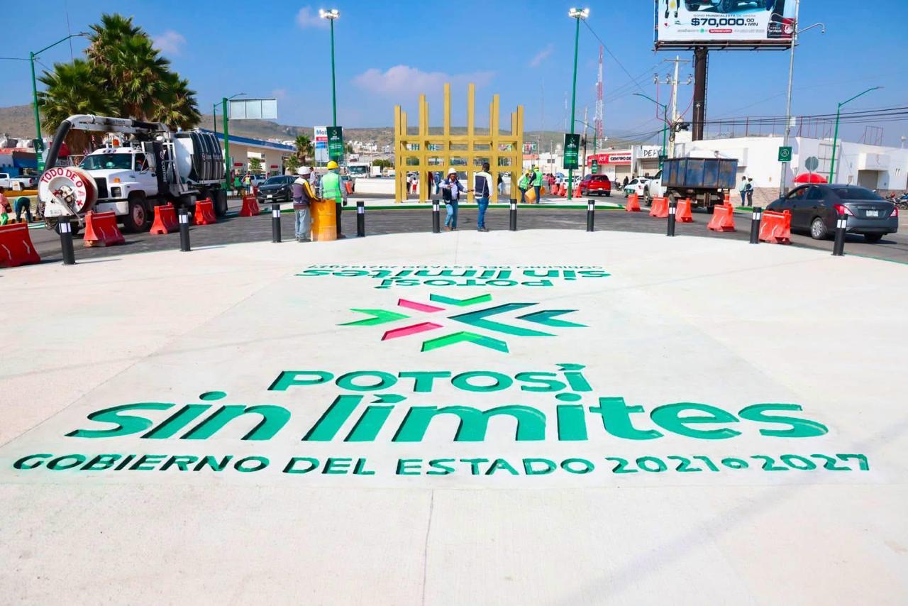 El Gobernador Del Estado, Ricardo Gallardo Cardona, llevará su quinto informe a la zona media * El 23 de septiembre, Rioverde será sede de un encuentro ciudadano en el que se presentarán los principales resultados de cinco años de Gobierno. El Gobernador del Estado, Ricardo Gallardo Cardona, confirmó que Rioverde será sede de una de las presentaciones de su Quinto Informe de Gobierno, como parte de una rendición de cuentas cercana a la gente y con presencia en las distintas regiones de San Luis Potosí. El Mandatario Estatal señaló que durante cinco años su administración ha mantenido una política de trabajo en territorio, llevando obras, programas sociales, inversiones y acciones de Gobierno a los municipios y comunidades, con el propósito de mejorar de manera directa la calidad de vida de las familias potosinas. Ricardo Gallardo Cardona recordó que los ejercicios de rendición de cuentas de años anteriores también se han realizado fuera de la capital, con actividades en Matehuala, Ciudad Valles y Tamazunchale, consolidando una dinámica de Gobierno cercana a las cuatro regiones del Estado. Para este 2026, el Quinto Informe se realizará el 21 de septiembre en la capital potosina y el 23 de septiembre en Rioverde, donde se desarrollará un encuentro público y abierto a las familias de la zona Media. En ambos espacios se presentarán los principales resultados alcanzados en infraestructura, programas sociales, seguridad, educación, movilidad, desarrollo económico y atención a las comunidades. El Gobernador destacó que este ejercicio permitirá informar de manera directa sobre los avances registrados en los 59 municipios, así como dar a conocer las acciones que continuarán durante la última etapa de la administración para seguir generando resultados en beneficio de las y los potosinos.
