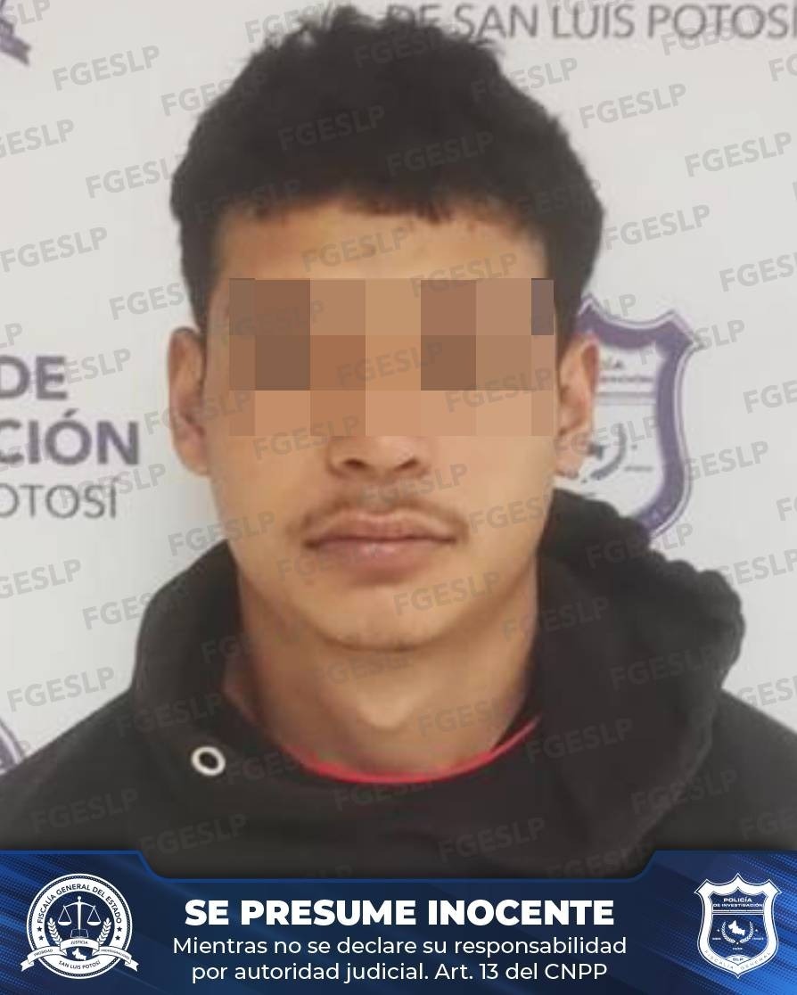 ⚖️🔒 ¡Directo al penal! Cae sujeto por violar a una menor en Villa de Ramos La Fiscalía de SLP mandó tras las rejas a Eloy “N”, acusado de agredir sexualmente a una menor en un camino de terracería en La Dulcita. 🚔 La caída: Lo atraparon en la comunidad de El Zacatón tras la denuncia de la mamá de la víctima. ⚖️ El castigo: El juez le dictó prisión preventiva, así que esperará su sentencia desde una celda. A la cárcel por marrano. 🛑⚖️ FISCALÍA POTOSINA OBTIENE VINCULACIÓN A PROCESO CONTRA SEÑALADO DE VIOLACIÓN