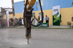 Juan Manuel lleva solución a alejo problema de drenaje en colonia Hogares Ferrocarrileros