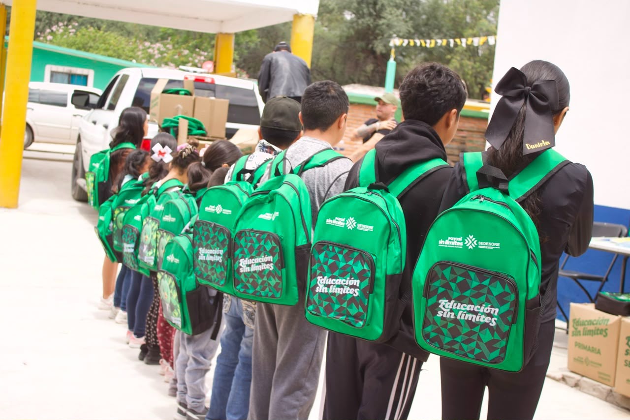 Útiles escolares llegarán a las cuatro regiones