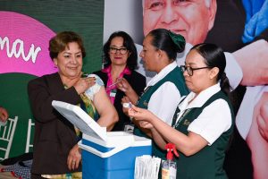 Ayuntamiento de Soledad inicia vacunación contra influenza y Covid 19, por temporada invernal