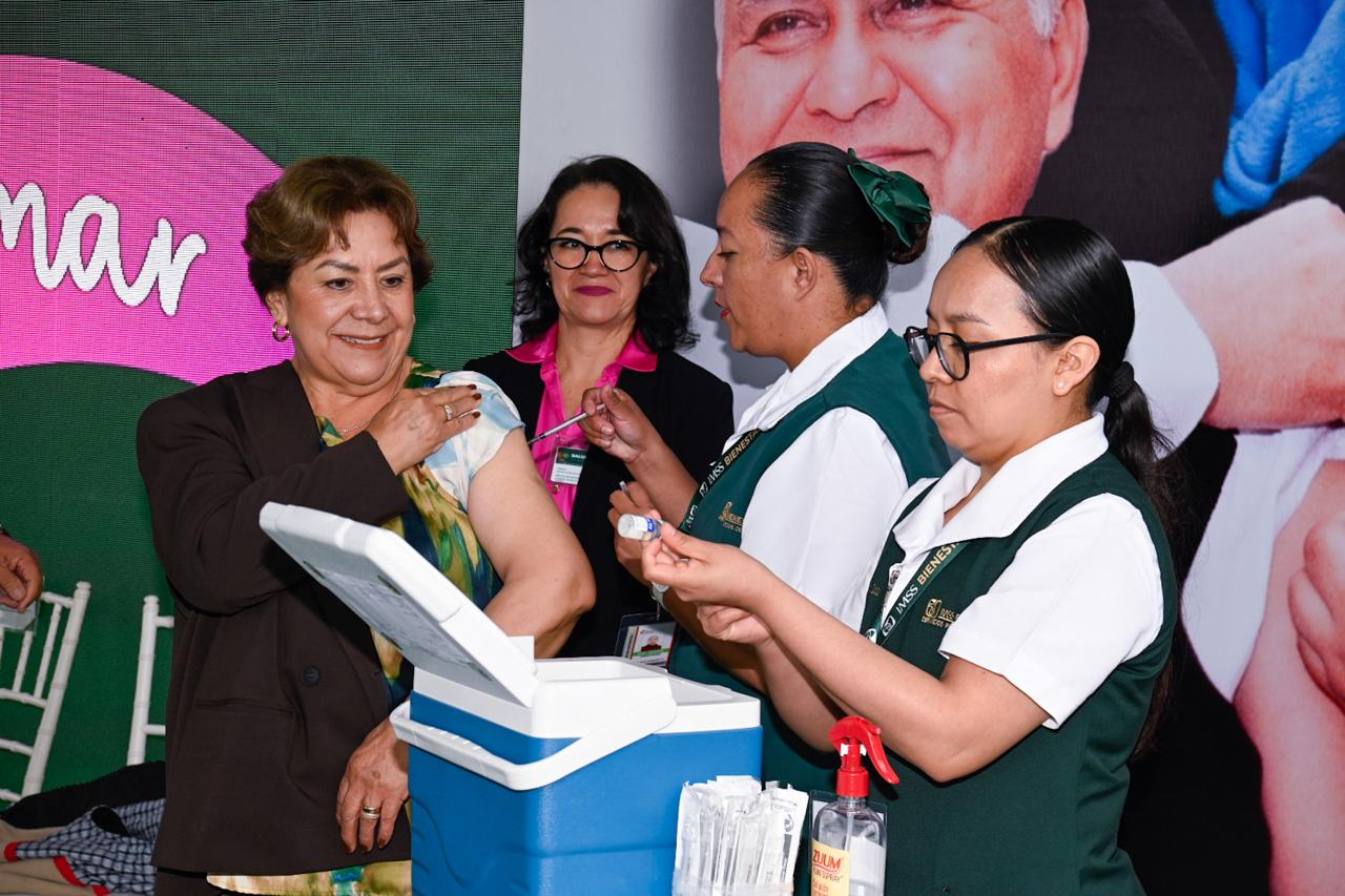 Ayuntamiento de Soledad inicia vacunación contra influenza y Covid 19, por temporada invernal
