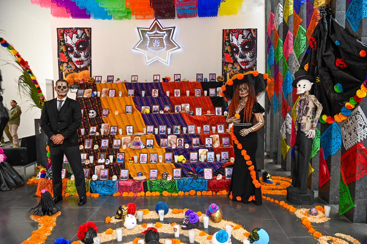 Con ofrenda monumental, Guardia Civil Municipal de Soledad honra memoria de oficiales caídos